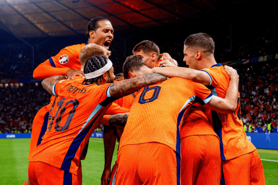 球迷在辽宁,场边怒摔水,裁判或成导,世界杯下注,世界杯投注,2026世界杯,在线博彩,体育下注