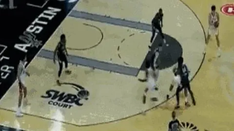 孙颖莎澳门乒乓球世界杯首战告捷，横扫李昱谆夺小组赛首胜